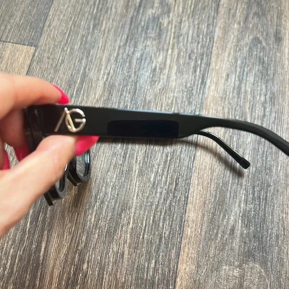 THE MILAN BIG AND BOLD SUNGLASSES IN MIDNIGHT